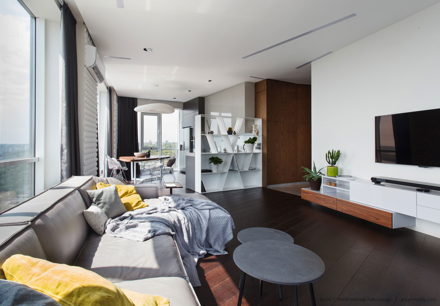 A Stylish Modern Apartment Full of Color and Comfortable Interior in Dnipropetrovsk Oblast by Azovskiy & Pahomova Architects (6)