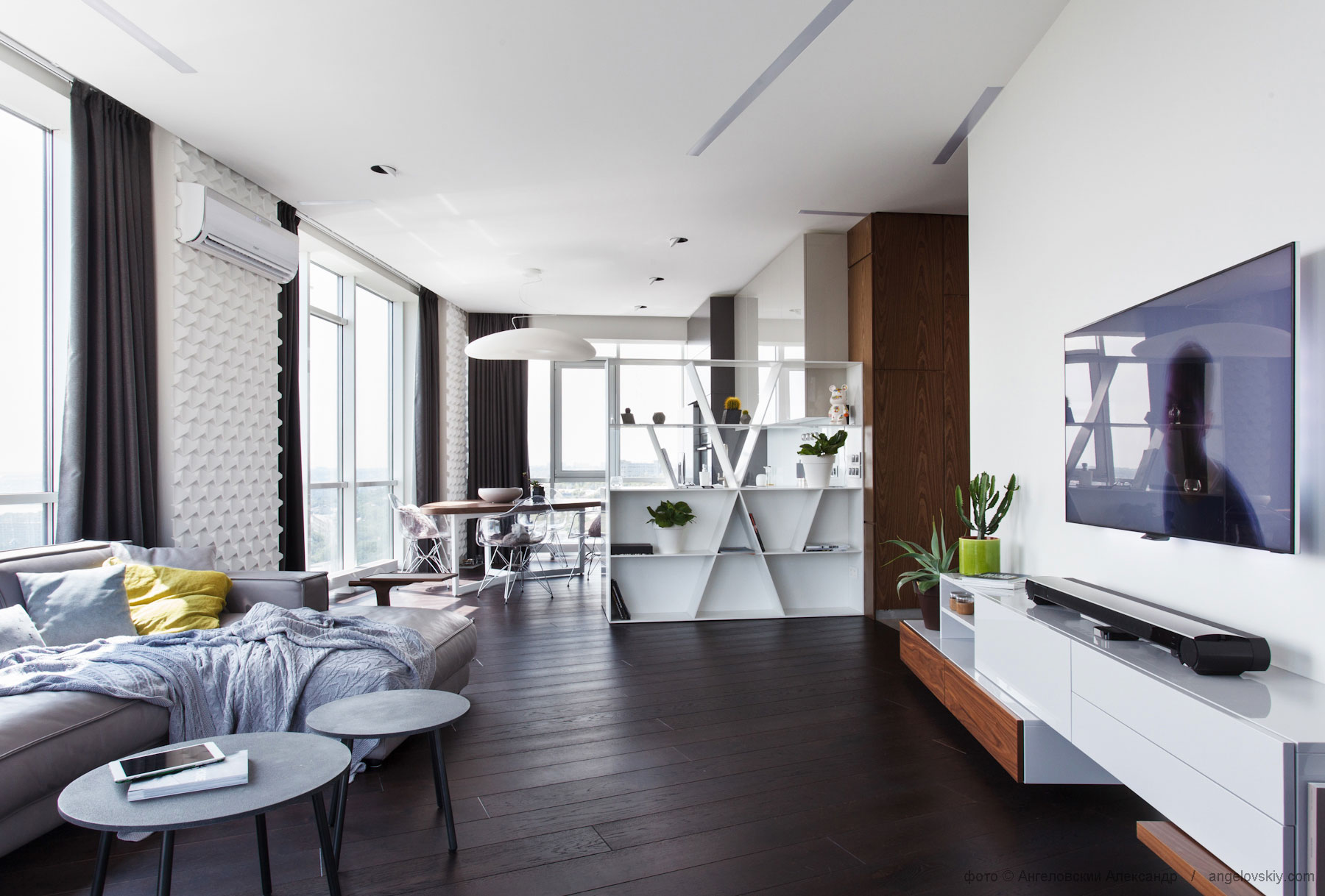 A Stylish Modern Apartment Full of Color and Comfortable Interior in Dnipropetrovsk Oblast by Azovskiy & Pahomova Architects (7)