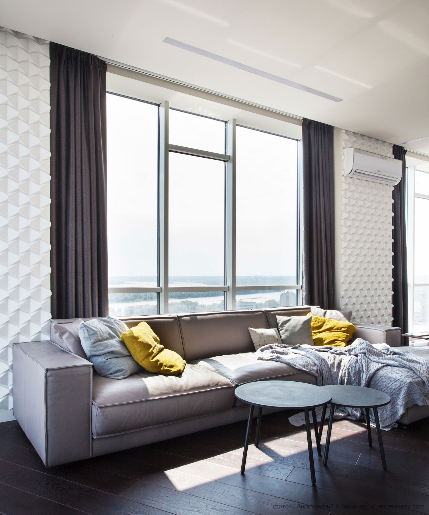 A Stylish Modern Apartment Full of Color and Comfortable Interior in Dnipropetrovsk Oblast by Azovskiy & Pahomova Architects (9)