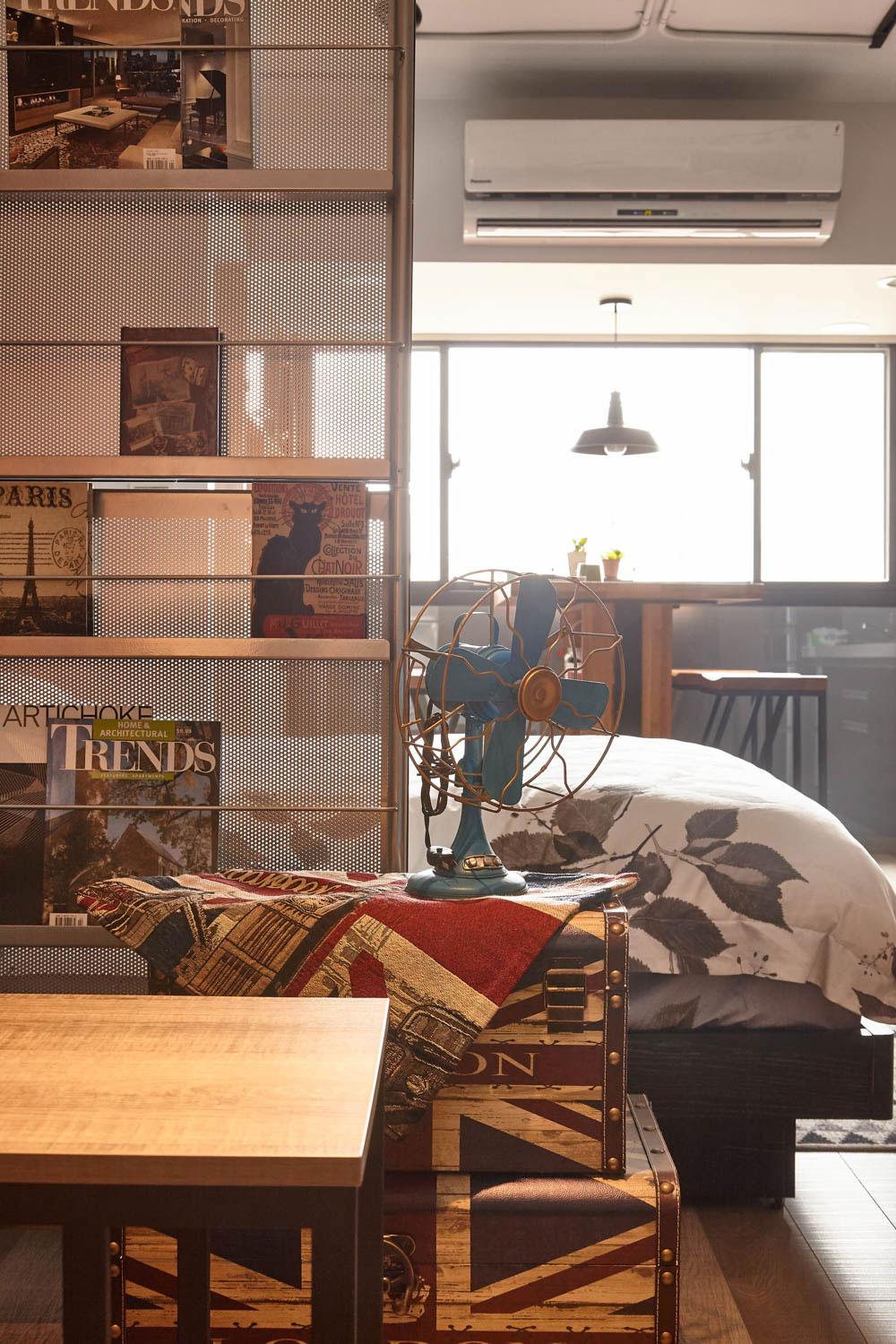 A Stylish and Tiny Industrial Loft Apartment in Taipei City by Alfonso Ideas (5)