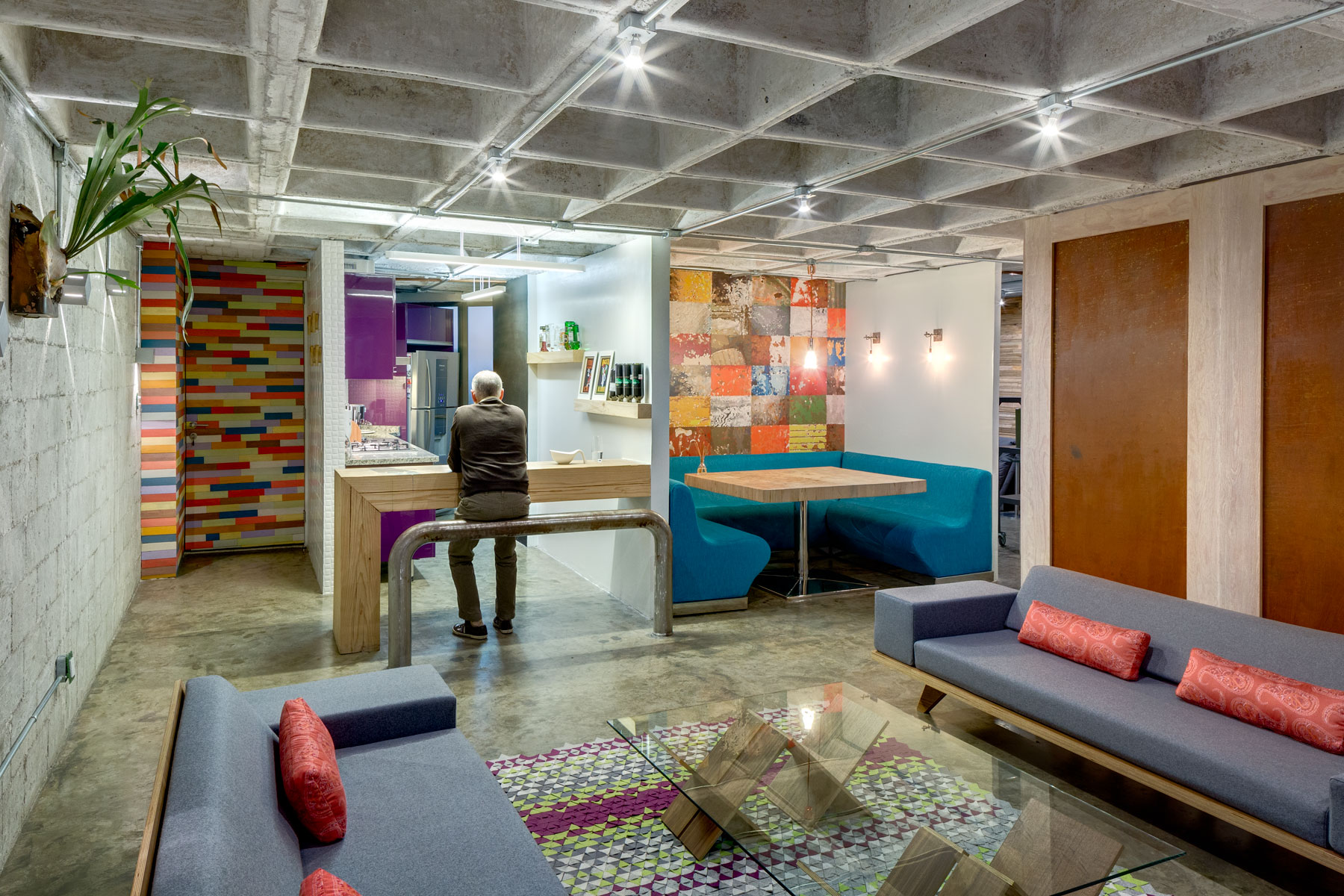 A Traditional Apartment Turned into a Colorful and Functional Studio in Polanco by Arquitectura en Movimiento Workshop (1)