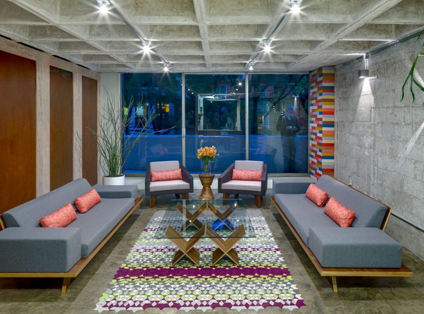 A Traditional Apartment Turned into a Colorful and Functional Studio in Polanco by Arquitectura en Movimiento Workshop (3)