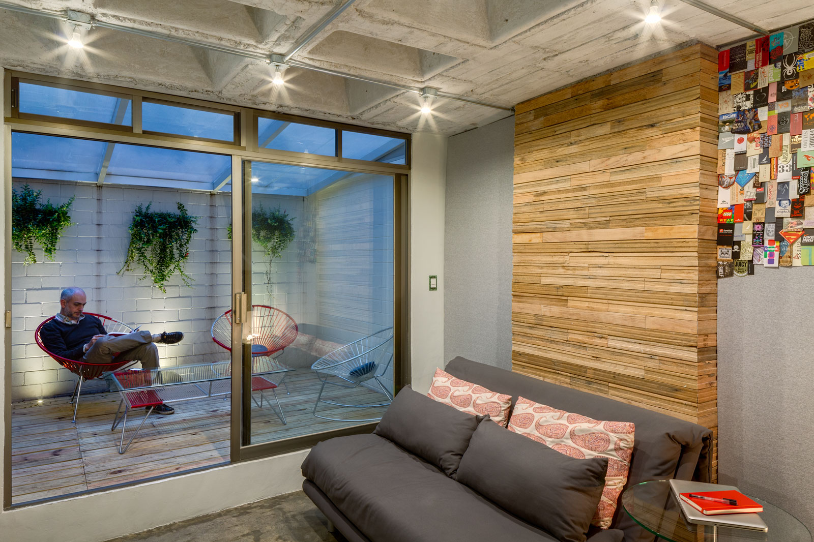 A Traditional Apartment Turned into a Colorful and Functional Studio in Polanco by Arquitectura en Movimiento Workshop (5)