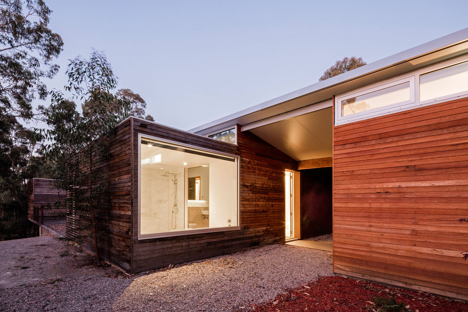 An Elegant Contemporary Mountain Home for Two Avid Climbers in New South Wales by Urban Possible (10)