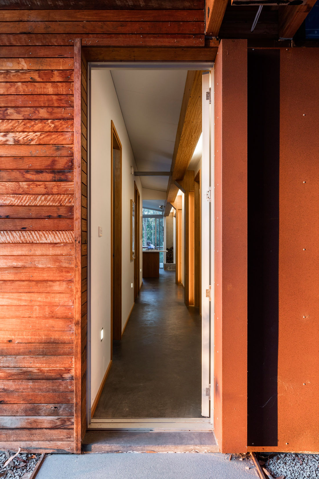 An Elegant Contemporary Mountain Home for Two Avid Climbers in New South Wales by Urban Possible (11)