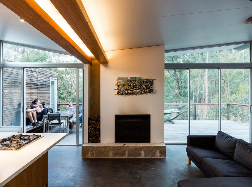 An Elegant Contemporary Mountain Home for Two Avid Climbers in New South Wales by Urban Possible (12)