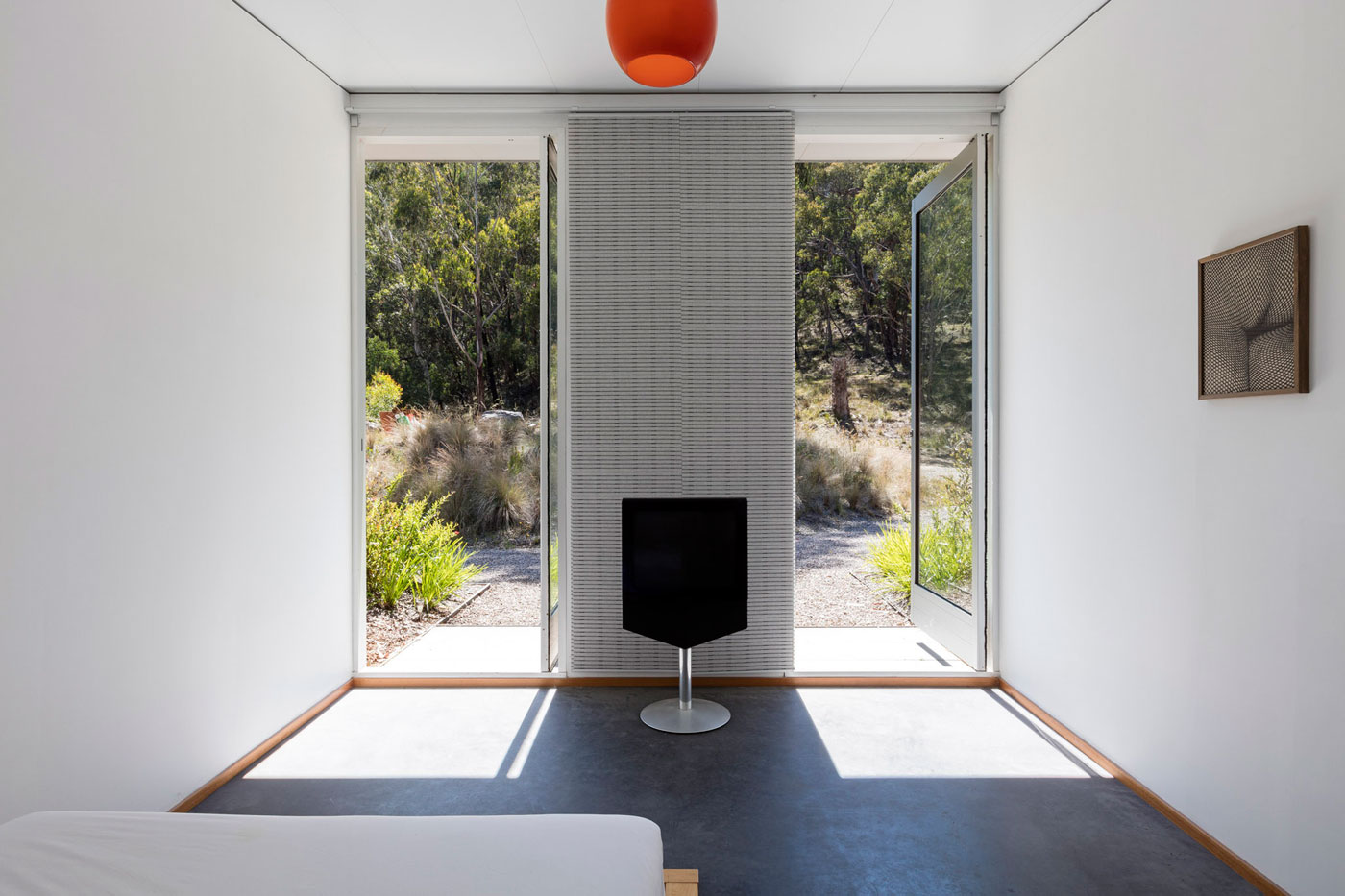 An Elegant Contemporary Mountain Home for Two Avid Climbers in New South Wales by Urban Possible (14)