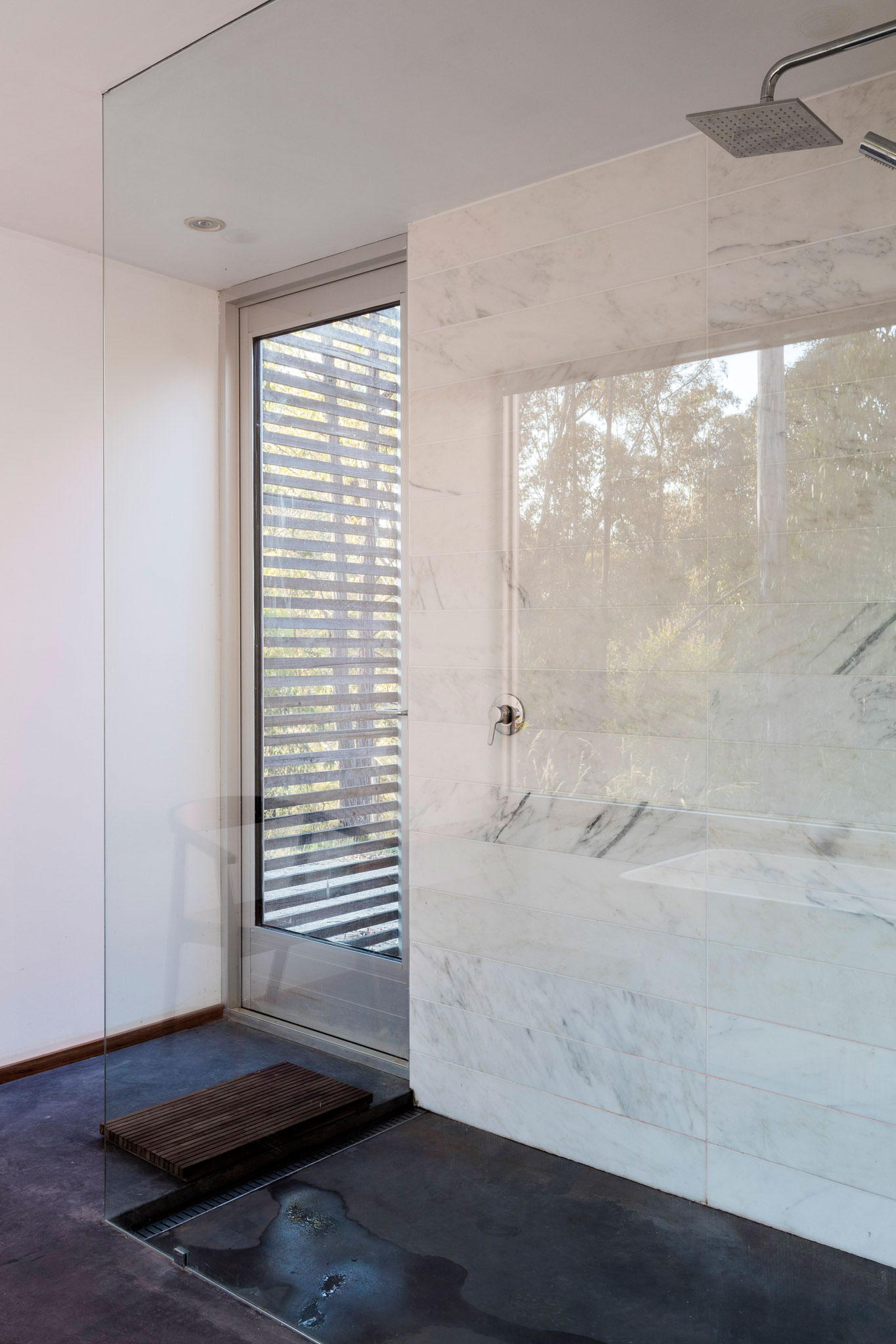 An Elegant Contemporary Mountain Home for Two Avid Climbers in New South Wales by Urban Possible (16)