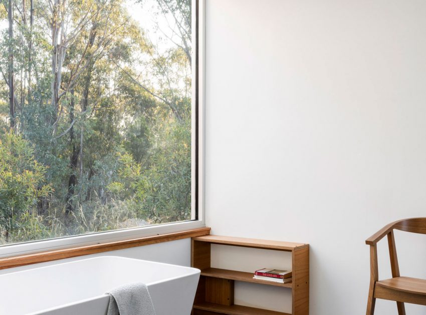 An Elegant Contemporary Mountain Home for Two Avid Climbers in New South Wales by Urban Possible (17)