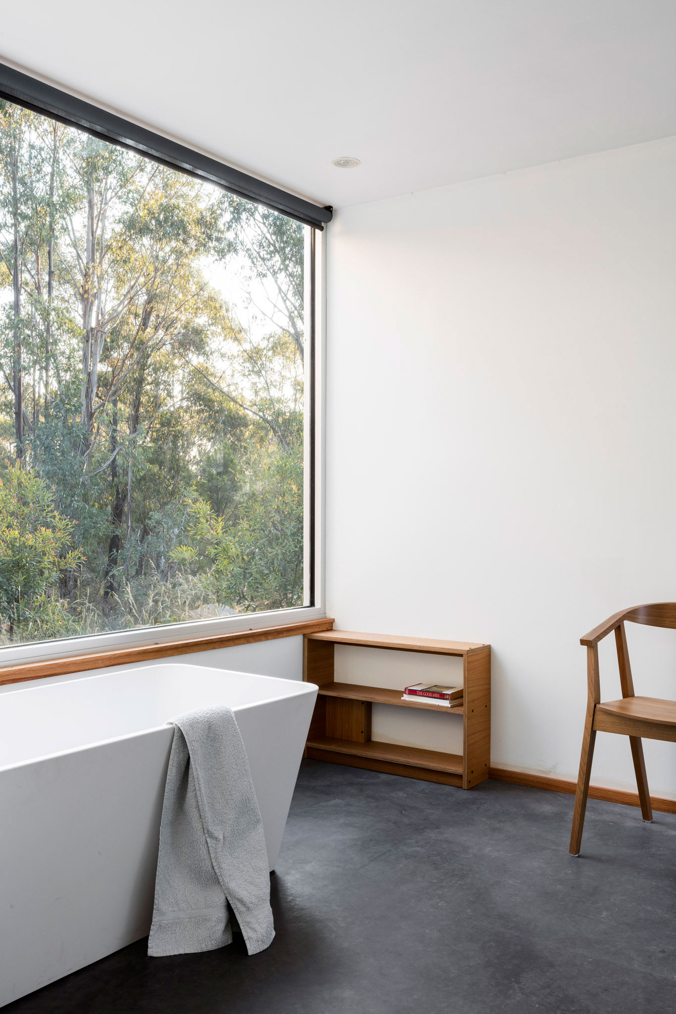 An Elegant Contemporary Mountain Home for Two Avid Climbers in New South Wales by Urban Possible (17)