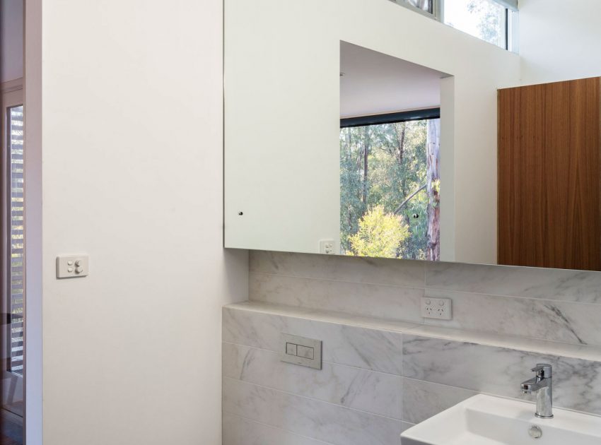 An Elegant Contemporary Mountain Home for Two Avid Climbers in New South Wales by Urban Possible (19)