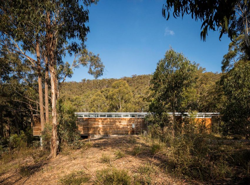 An Elegant Contemporary Mountain Home for Two Avid Climbers in New South Wales by Urban Possible (2)