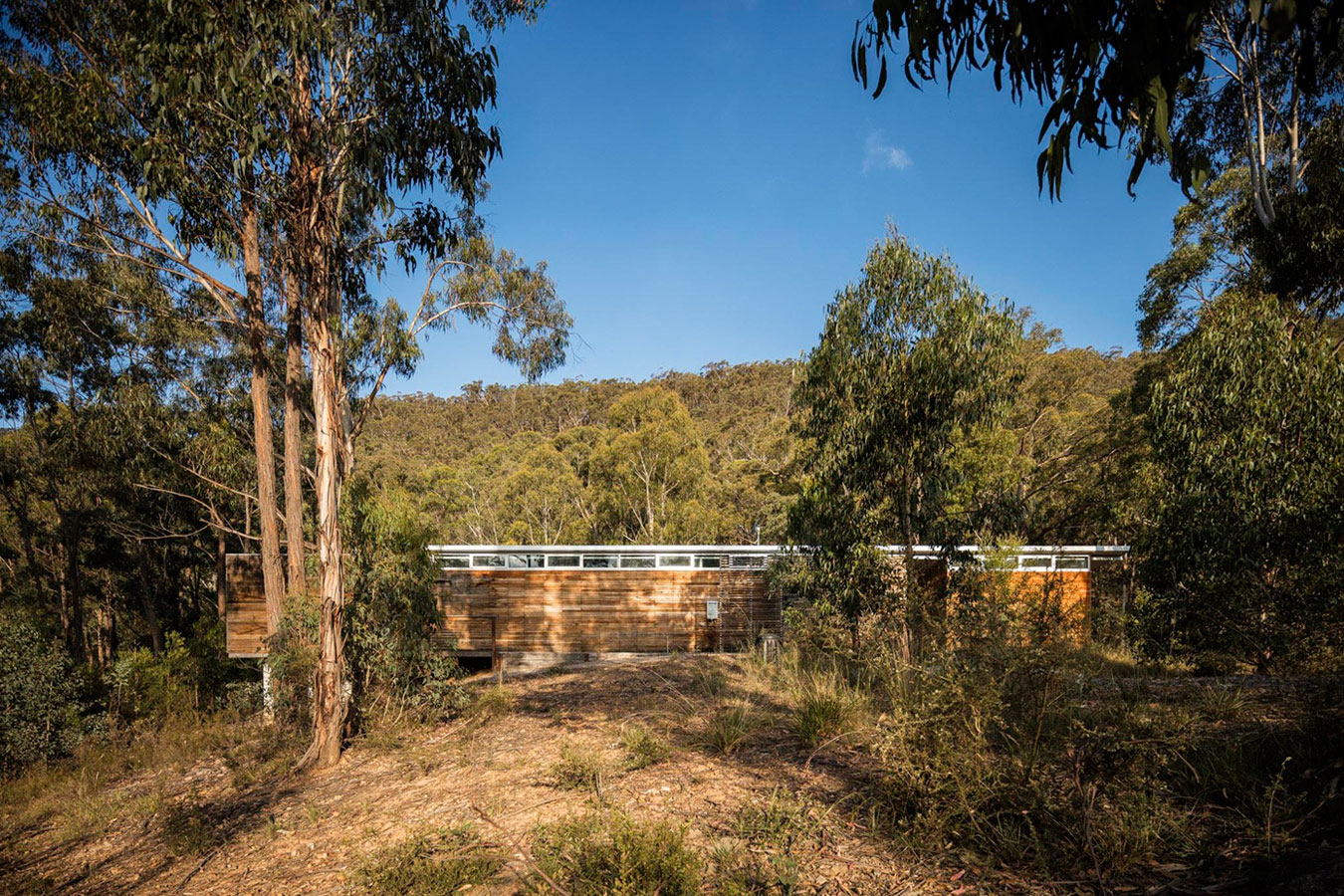 An Elegant Contemporary Mountain Home for Two Avid Climbers in New South Wales by Urban Possible (2)