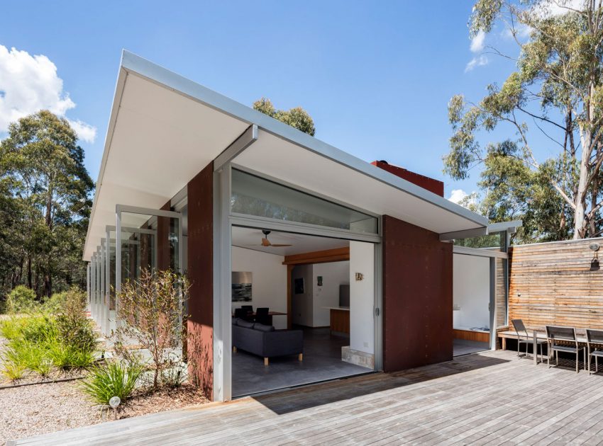 An Elegant Contemporary Mountain Home for Two Avid Climbers in New South Wales by Urban Possible (3)