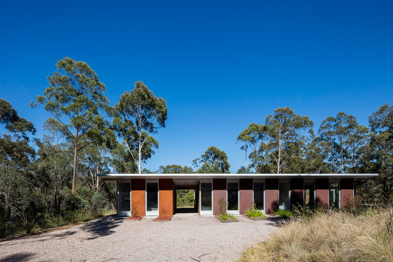 An Elegant Contemporary Mountain Home for Two Avid Climbers in New South Wales by Urban Possible (5)