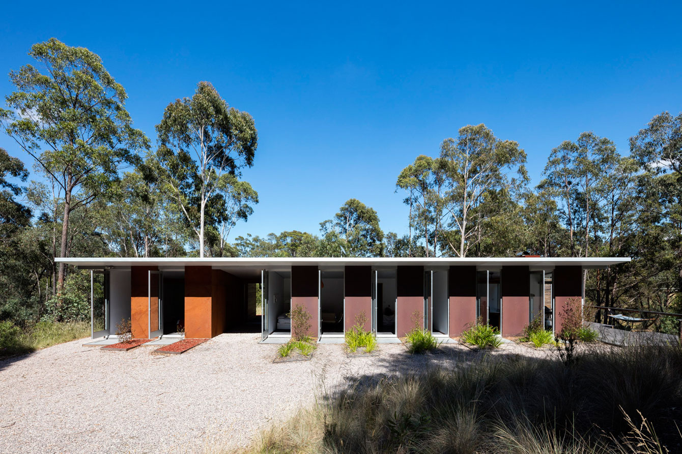 An Elegant Contemporary Mountain Home for Two Avid Climbers in New South Wales by Urban Possible (7)
