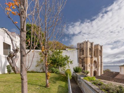 An 18th-Century Townhouse Transformed into a Charming Home in Lisbon, Portugal by Aires Mateus (1)