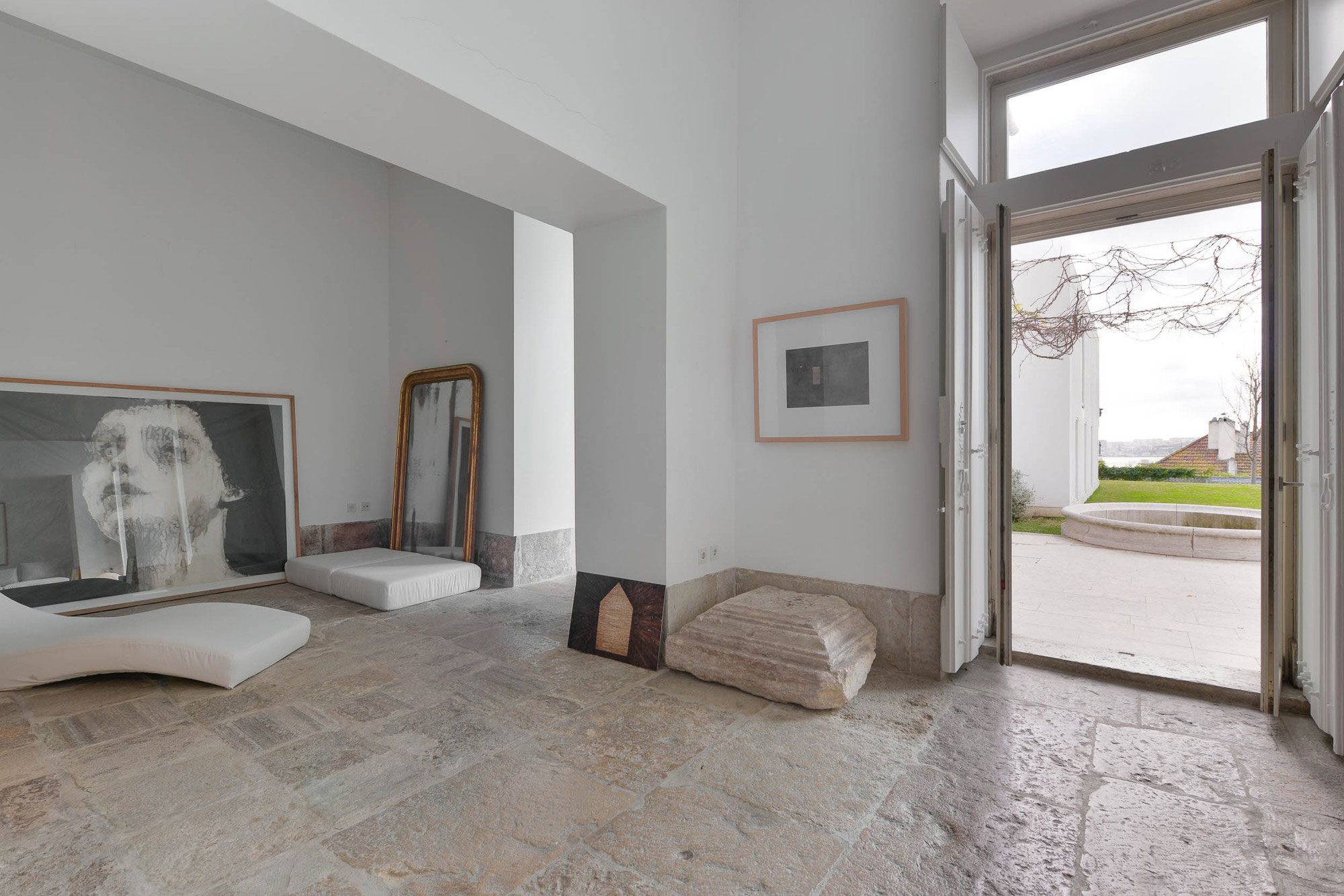 An 18th-Century Townhouse Transformed into a Charming Home in Lisbon, Portugal by Aires Mateus (10)
