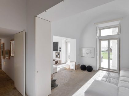 An 18th-Century Townhouse Transformed into a Charming Home in Lisbon, Portugal by Aires Mateus (15)