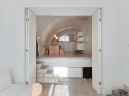 An 18th-Century Townhouse Transformed into a Charming Home in Lisbon, Portugal by Aires Mateus (16)