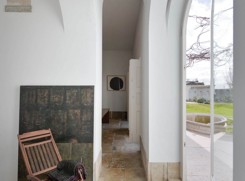 An 18th-Century Townhouse Transformed into a Charming Home in Lisbon, Portugal by Aires Mateus (17)