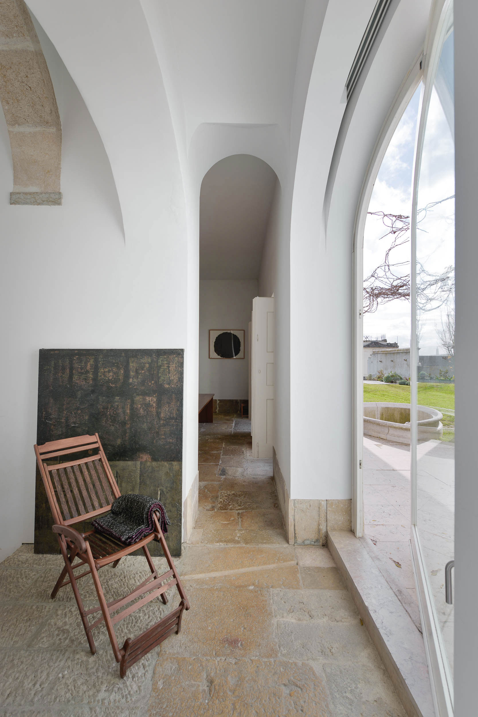 An 18th-Century Townhouse Transformed into a Charming Home in Lisbon, Portugal by Aires Mateus (17)