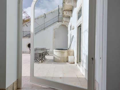 An 18th-Century Townhouse Transformed into a Charming Home in Lisbon, Portugal by Aires Mateus (18)