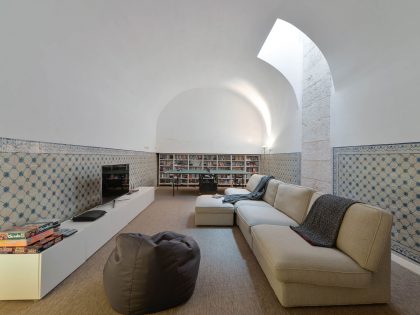 An 18th-Century Townhouse Transformed into a Charming Home in Lisbon, Portugal by Aires Mateus (19)