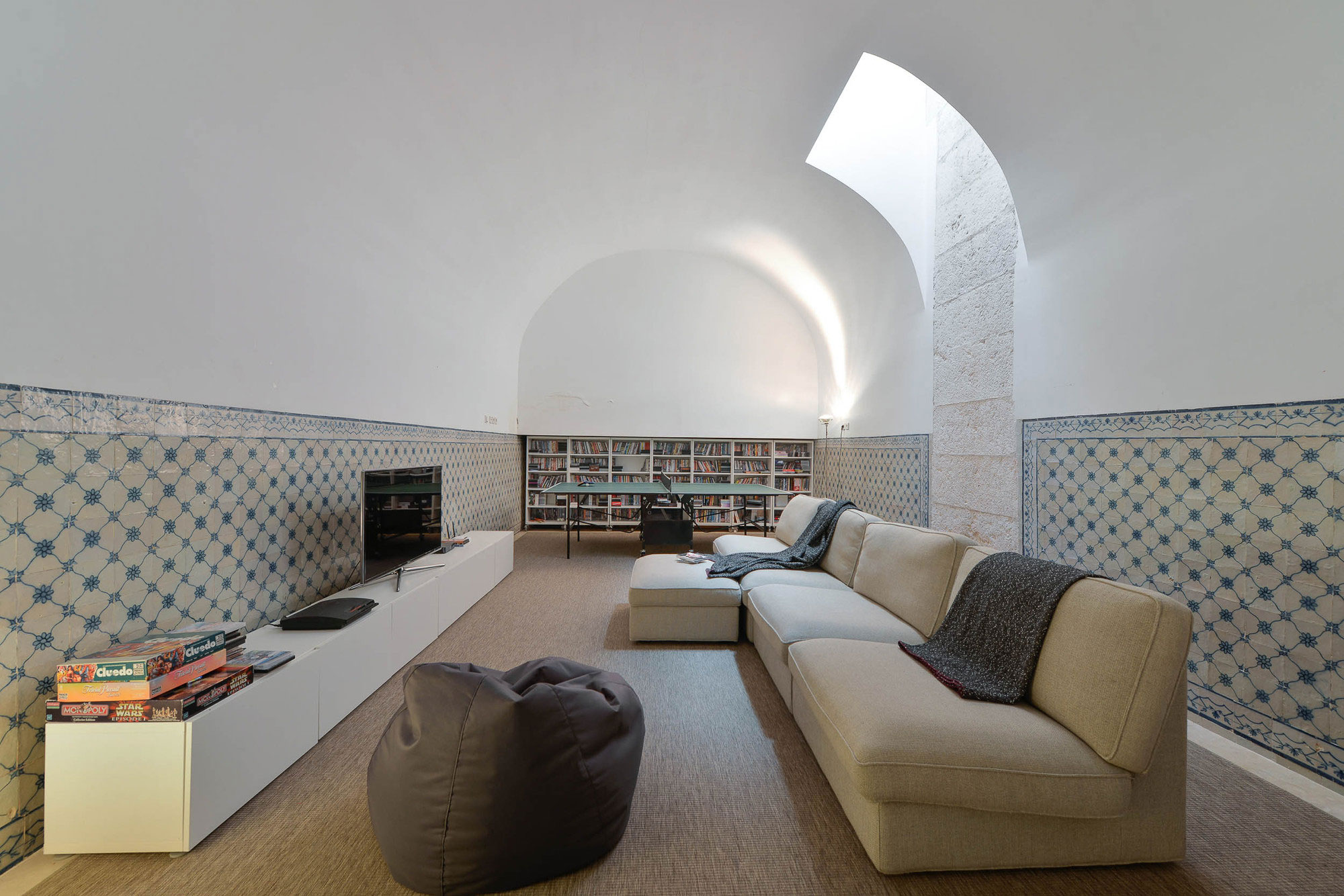 An 18th-Century Townhouse Transformed into a Charming Home in Lisbon, Portugal by Aires Mateus (19)