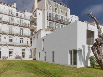 An 18th-Century Townhouse Transformed into a Charming Home in Lisbon, Portugal by Aires Mateus (2)