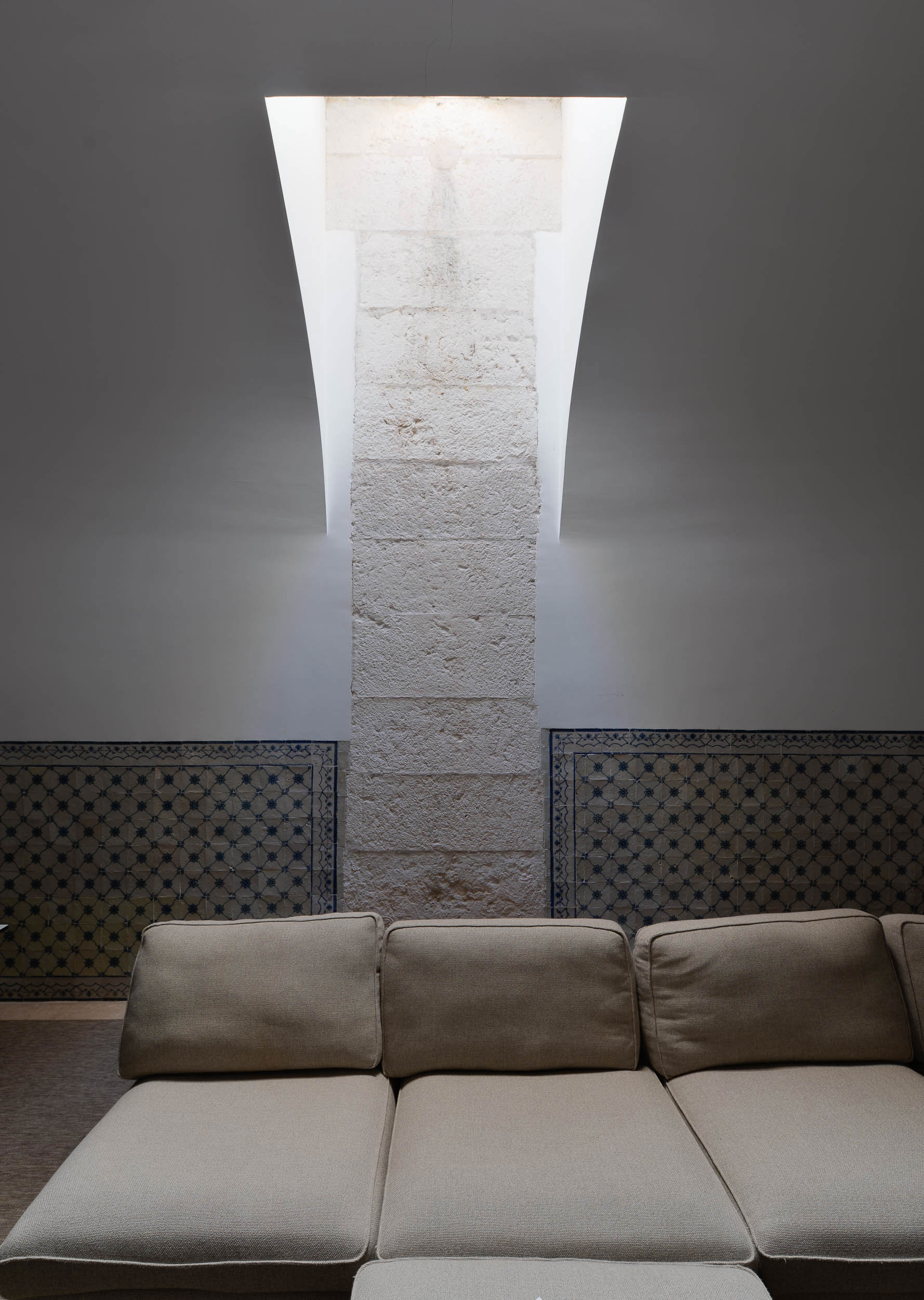An 18th-Century Townhouse Transformed into a Charming Home in Lisbon, Portugal by Aires Mateus (20)