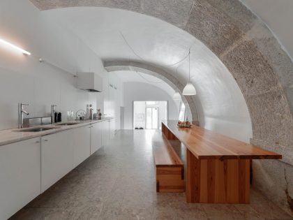 An 18th-Century Townhouse Transformed into a Charming Home in Lisbon, Portugal by Aires Mateus (23)