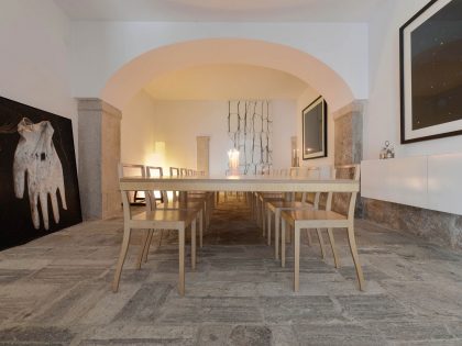 An 18th-Century Townhouse Transformed into a Charming Home in Lisbon, Portugal by Aires Mateus (25)