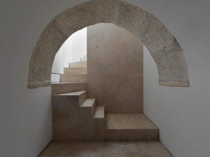 An 18th-Century Townhouse Transformed into a Charming Home in Lisbon, Portugal by Aires Mateus (28)