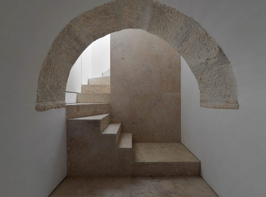 An 18th-Century Townhouse Transformed into a Charming Home in Lisbon, Portugal by Aires Mateus (28)
