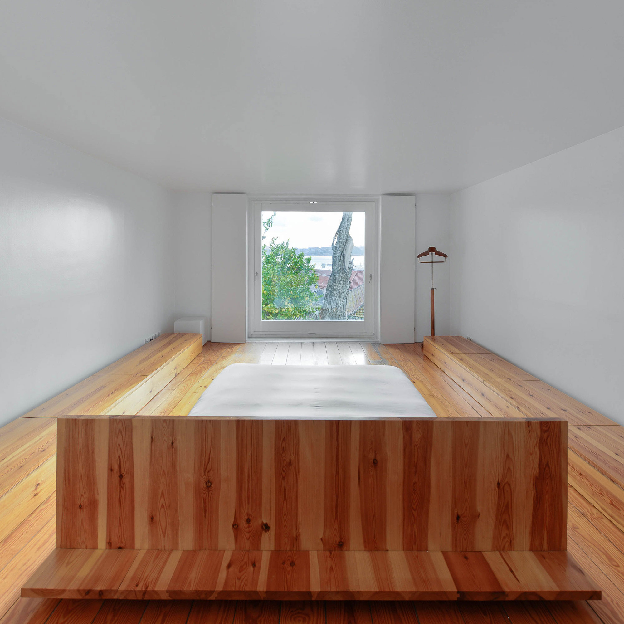 An 18th-Century Townhouse Transformed into a Charming Home in Lisbon, Portugal by Aires Mateus (29)