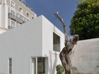 An 18th-Century Townhouse Transformed into a Charming Home in Lisbon, Portugal by Aires Mateus (3)