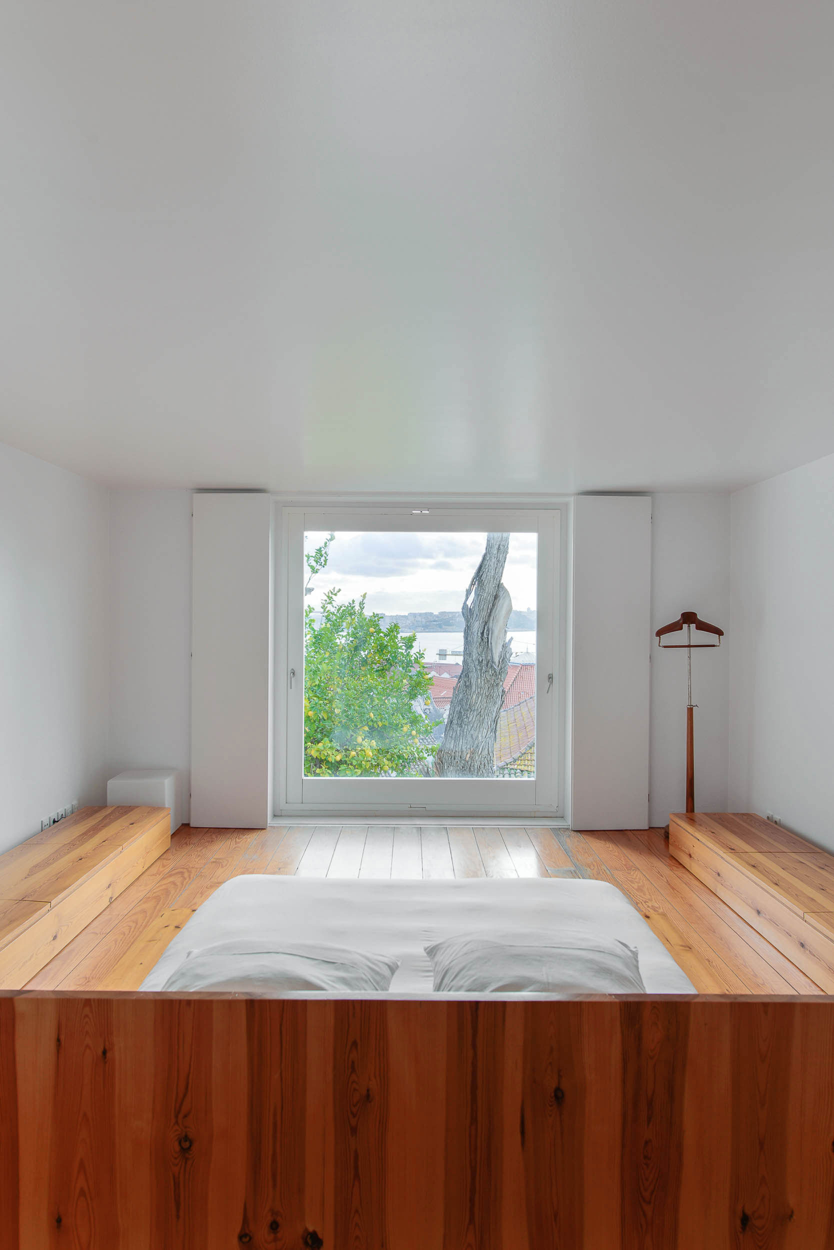 An 18th-Century Townhouse Transformed into a Charming Home in Lisbon, Portugal by Aires Mateus (30)