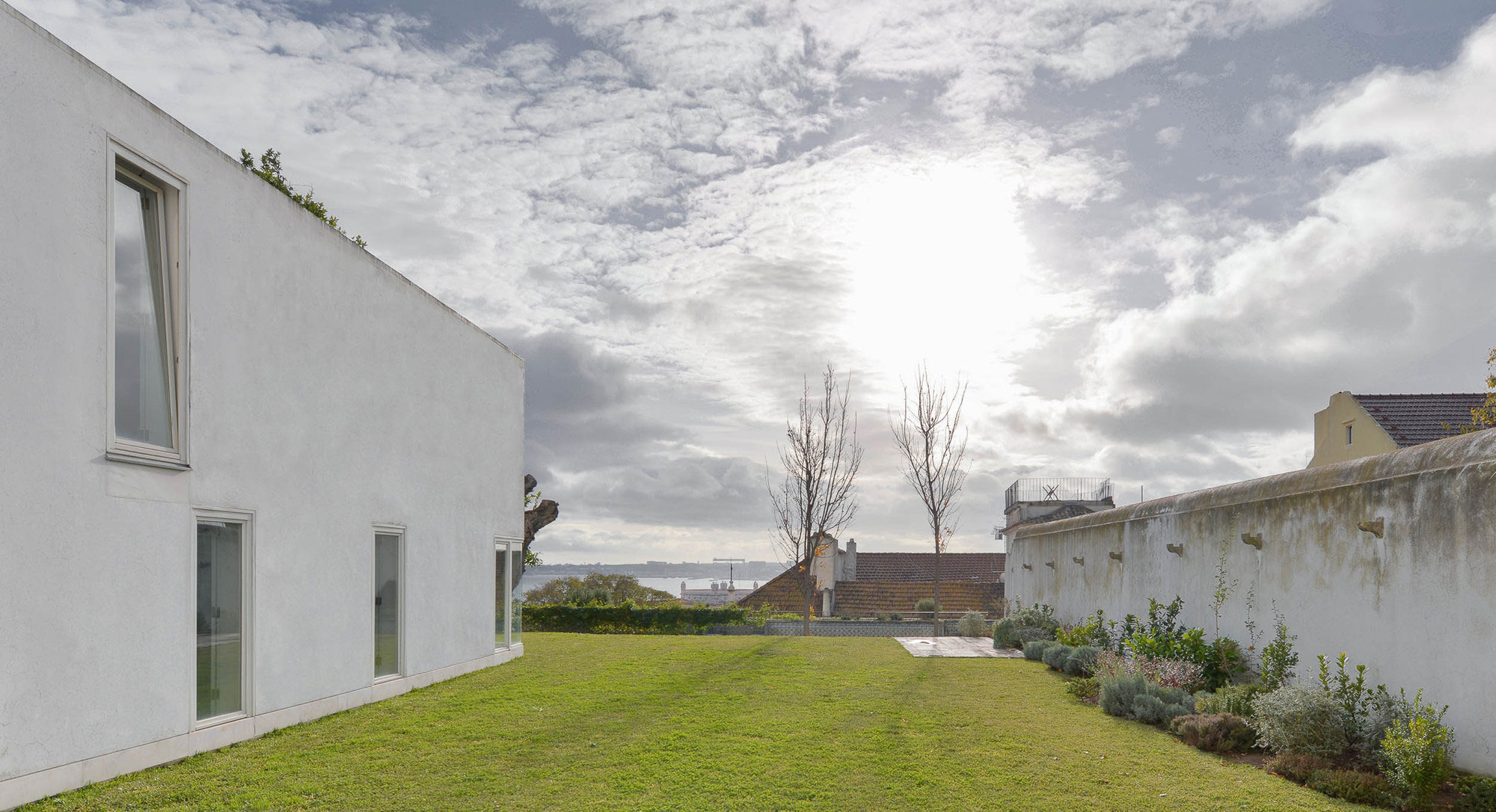 An 18th-Century Townhouse Transformed into a Charming Home in Lisbon, Portugal by Aires Mateus (6)