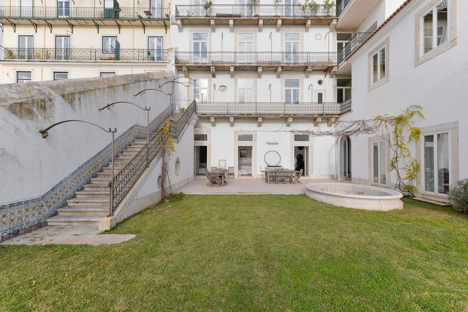 An 18th-Century Townhouse Transformed into a Charming Home in Lisbon, Portugal by Aires Mateus (7)