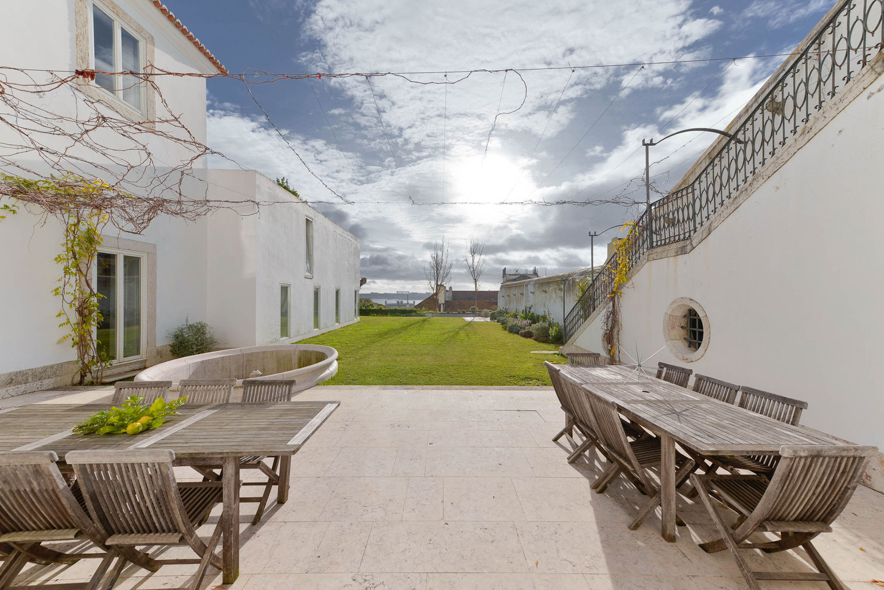 An 18th-Century Townhouse Transformed into a Charming Home in Lisbon, Portugal by Aires Mateus (9)
