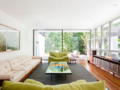 An Airy and Cheerful House with Vibrant Pops of Color in São Paulo by Pascali Semerdjian Architects (10)