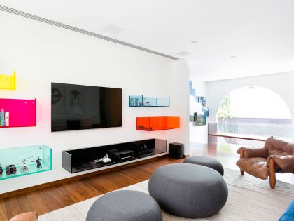 An Airy and Cheerful House with Vibrant Pops of Color in São Paulo by Pascali Semerdjian Architects (11)