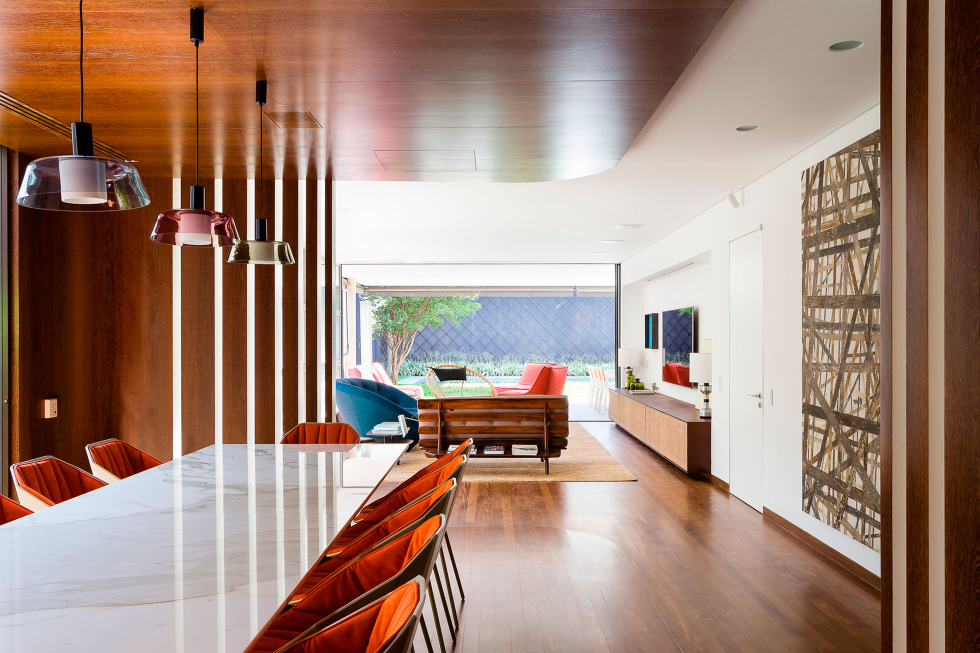 An Airy and Cheerful House with Vibrant Pops of Color in São Paulo by Pascali Semerdjian Architects (14)