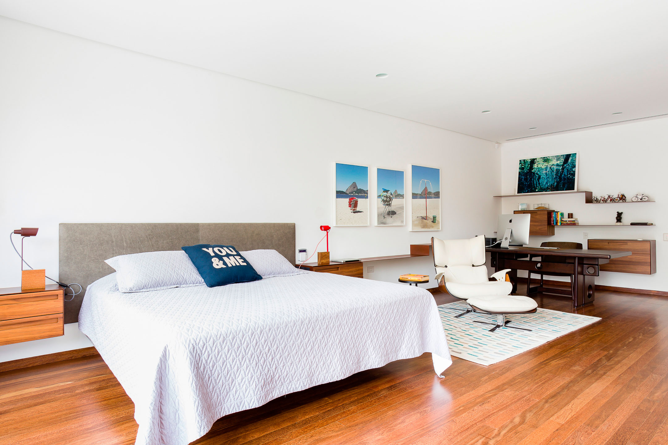 An Airy and Cheerful House with Vibrant Pops of Color in São Paulo by Pascali Semerdjian Architects (16)