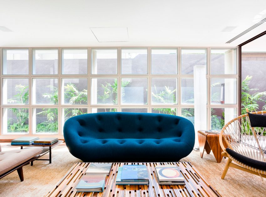 An Airy and Cheerful House with Vibrant Pops of Color in São Paulo by Pascali Semerdjian Architects (6)
