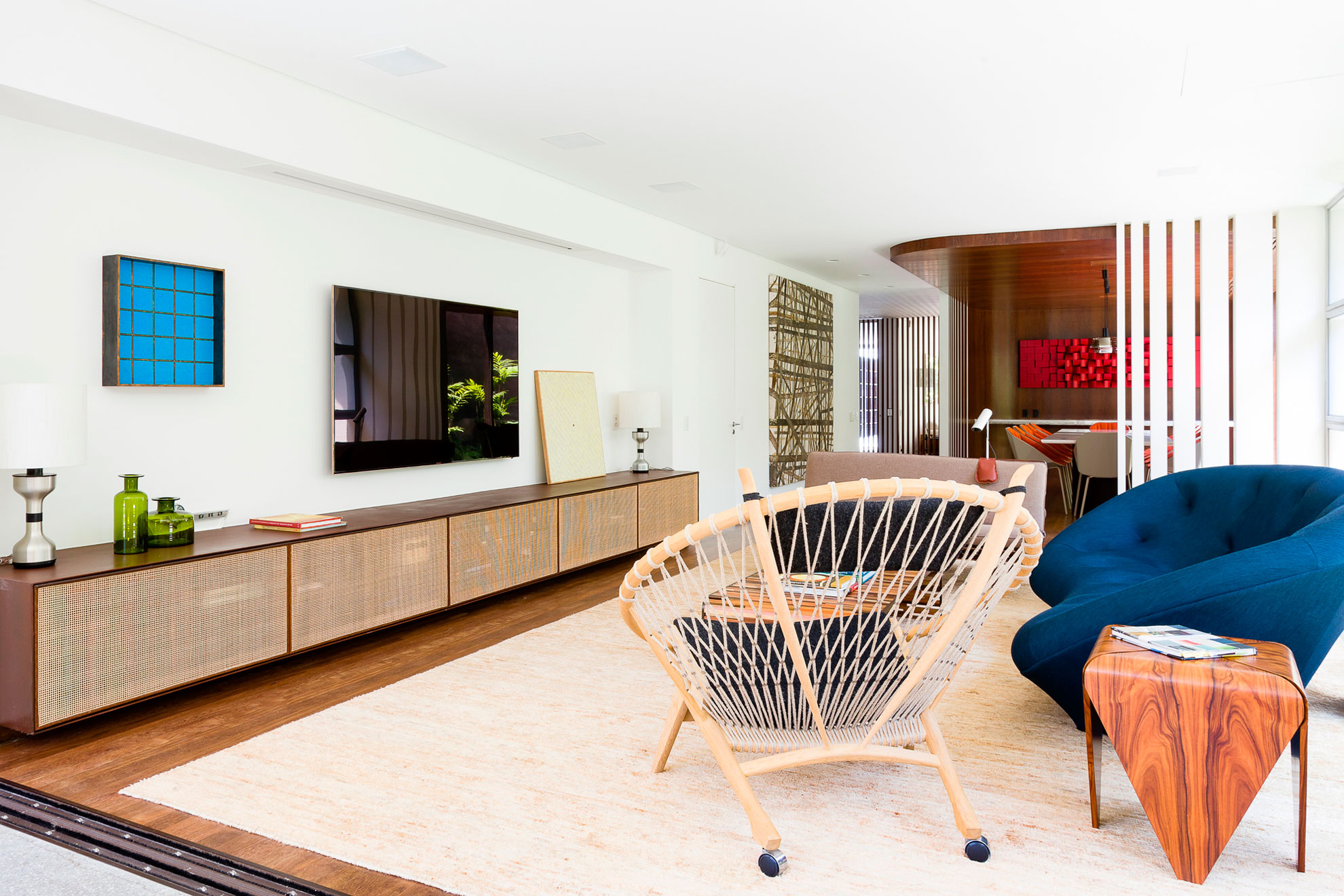 An Airy and Cheerful House with Vibrant Pops of Color in São Paulo by Pascali Semerdjian Architects (7)