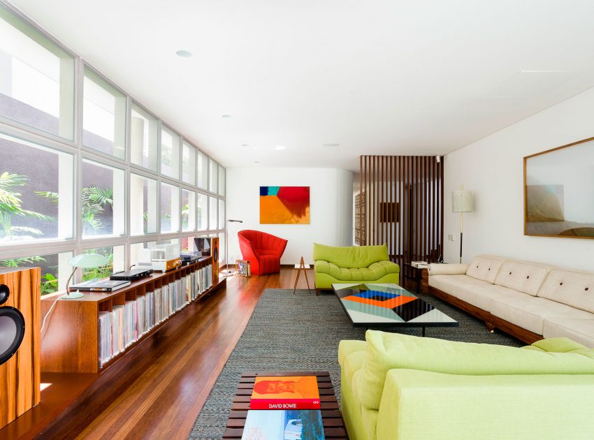 An Airy and Cheerful House with Vibrant Pops of Color in São Paulo by Pascali Semerdjian Architects (8)