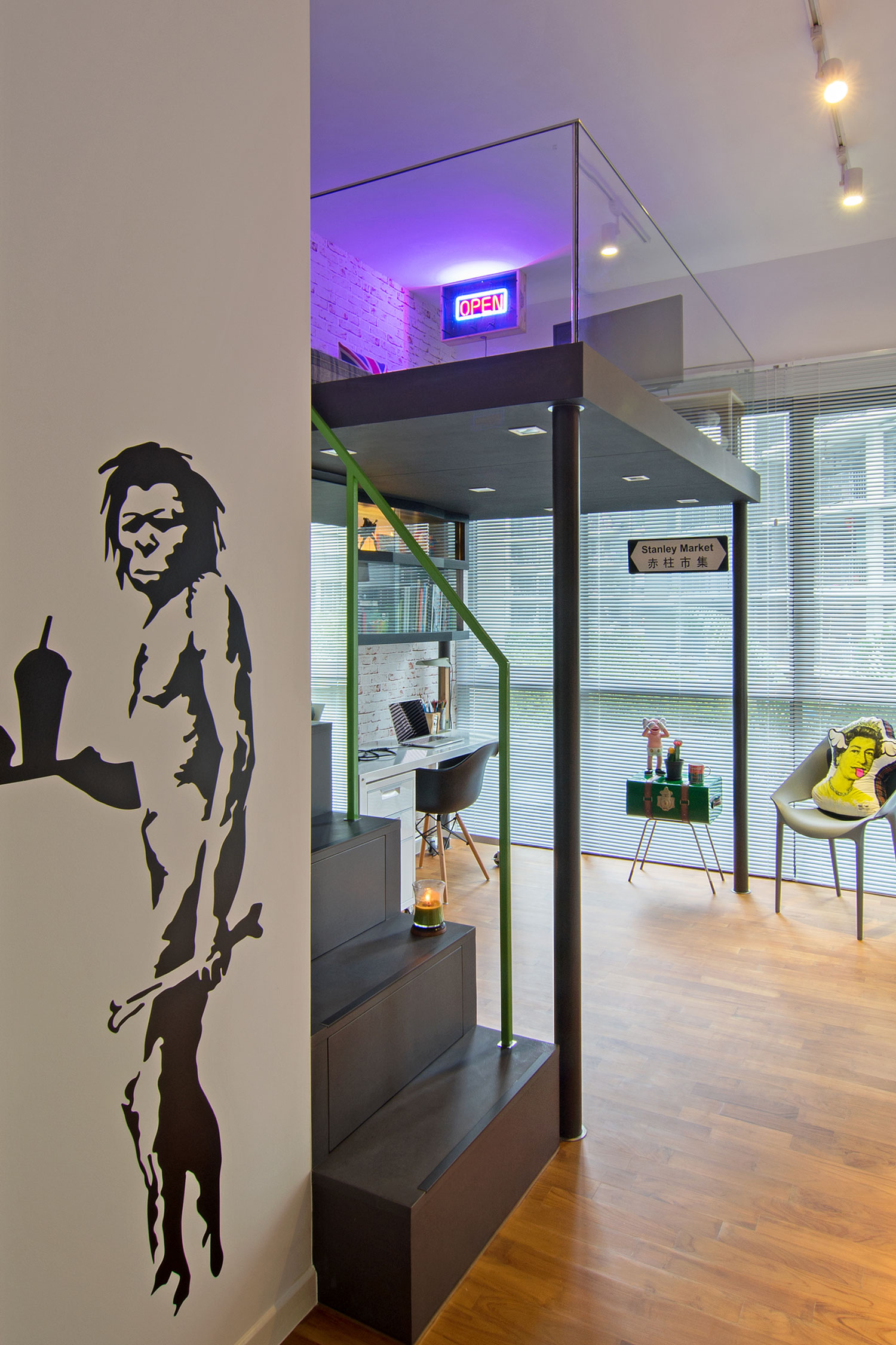 An Eclectic and Stylish Apartment with Functional Elements in Singapore by KNQ Associates (15)