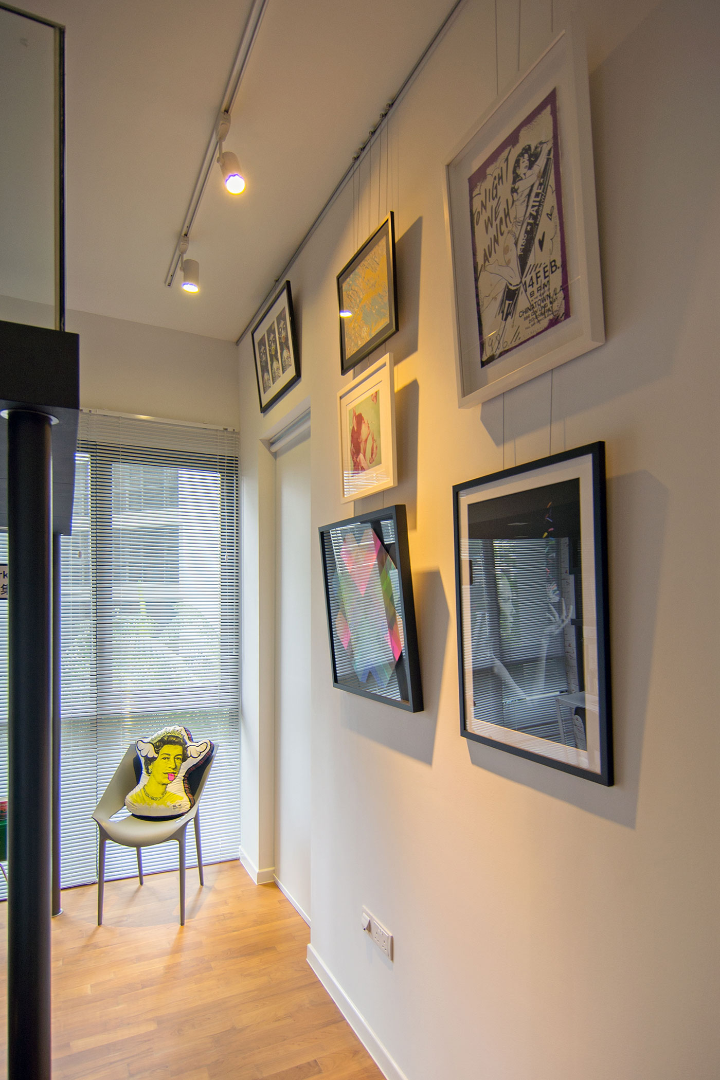 An Eclectic and Stylish Apartment with Functional Elements in Singapore by KNQ Associates (20)